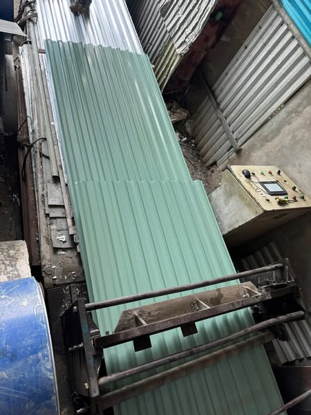 Color-coated corrugated board